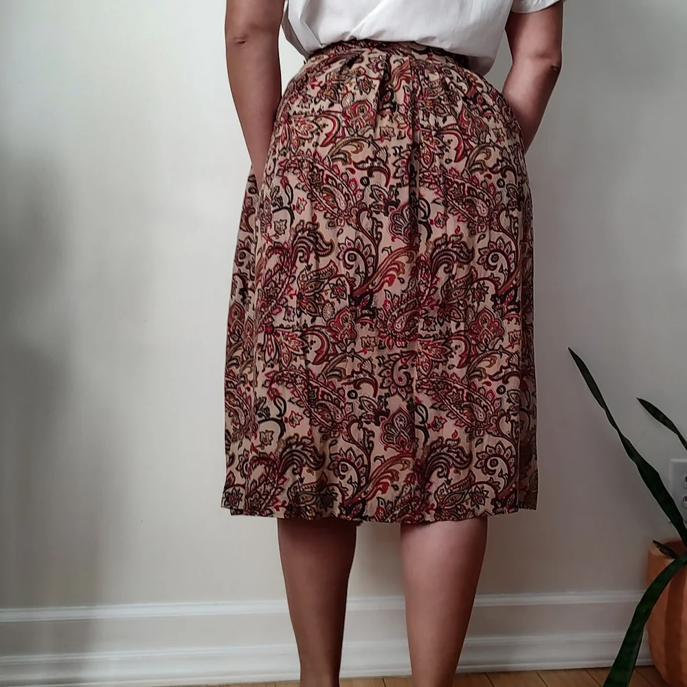 Vintage tan and red paisley print pleated skirt - Picture 2 of 9